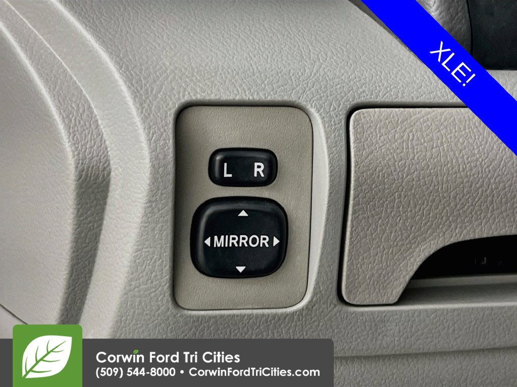 Used 2009 Toyota Camry XLE FWD image 18