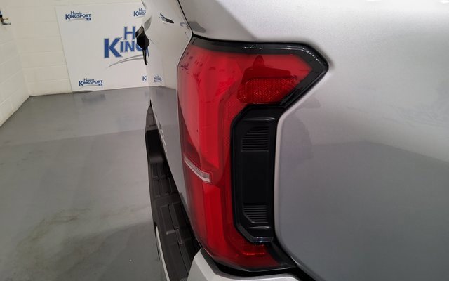 Used 2025 Toyota Tacoma SR5 image 9