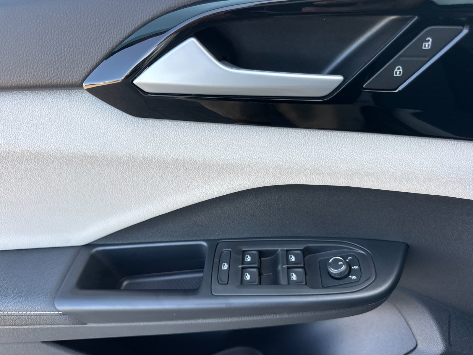 New 2027 Volkswagen Taos S FWD image 11