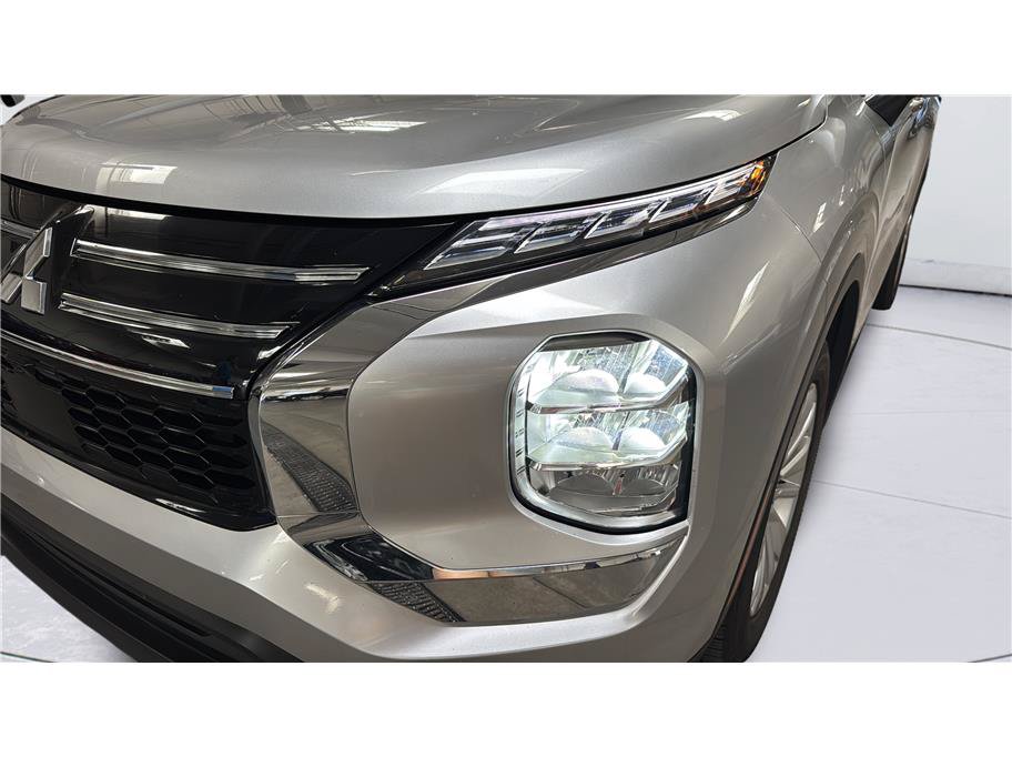 Used 2025 Mitsubishi Outlander ES FWD image 10