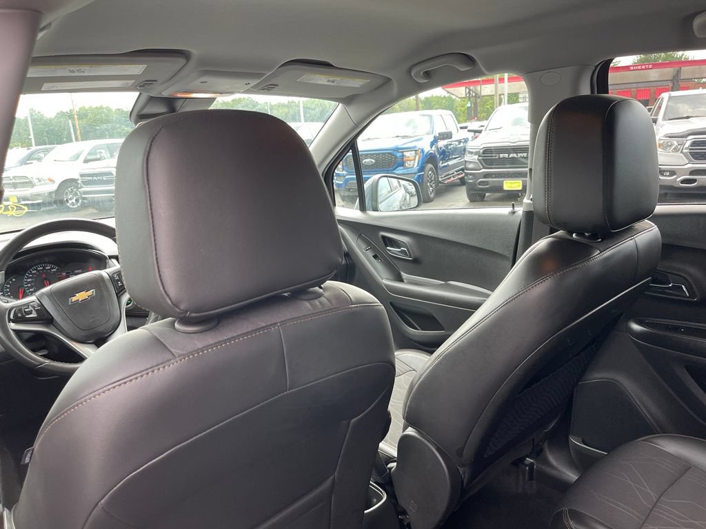 Used 2021 Chevrolet Trax LT w/ LT Convenience Package FWD image 14