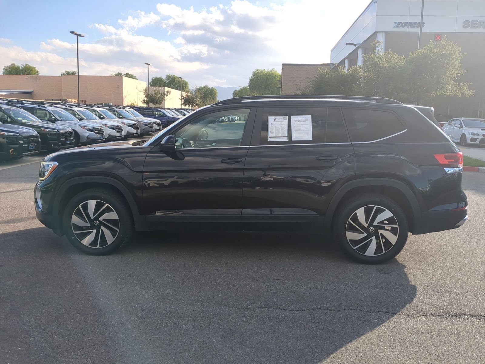 Used 2024 Volkswagen Atlas SE FWD image 2