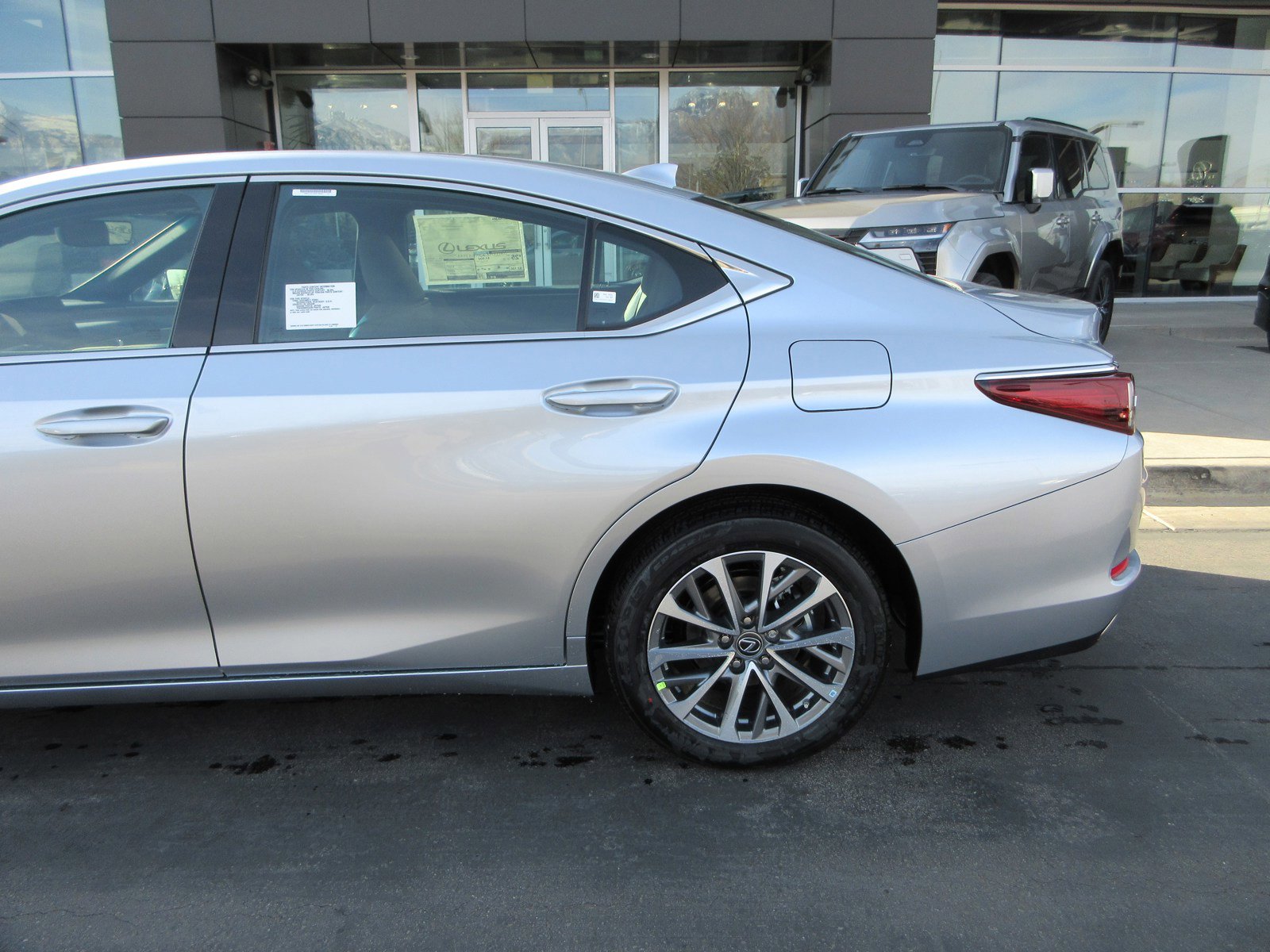 New 2025 Lexus ES 350 image 4