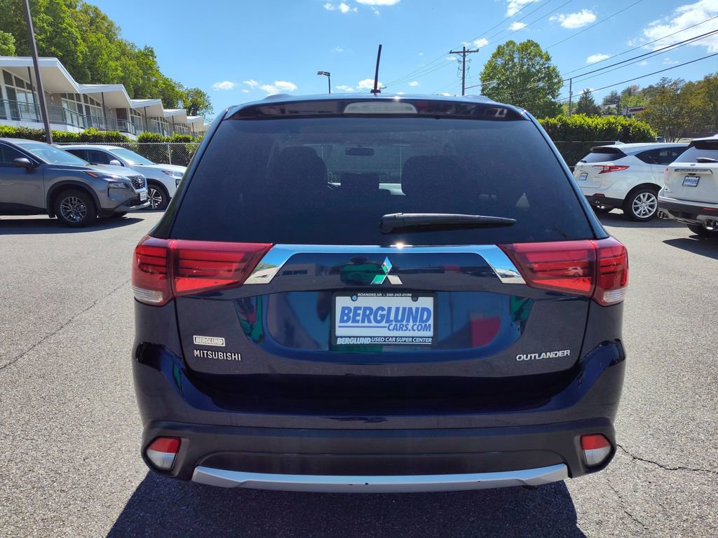 Used 2016 Mitsubishi Outlander AWD image 5