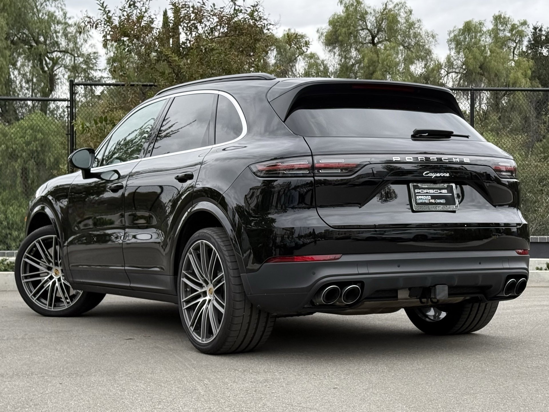 Certified 2022 Porsche Cayenne Platinum Edition image 3