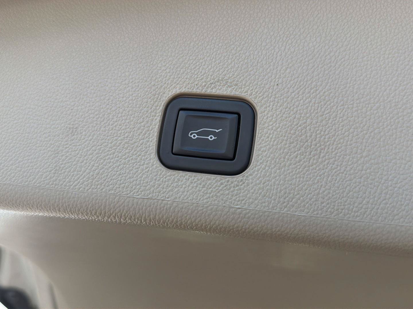 Used 2016 Cadillac SRX Luxury w/ Driver Awareness Package FWD image 35