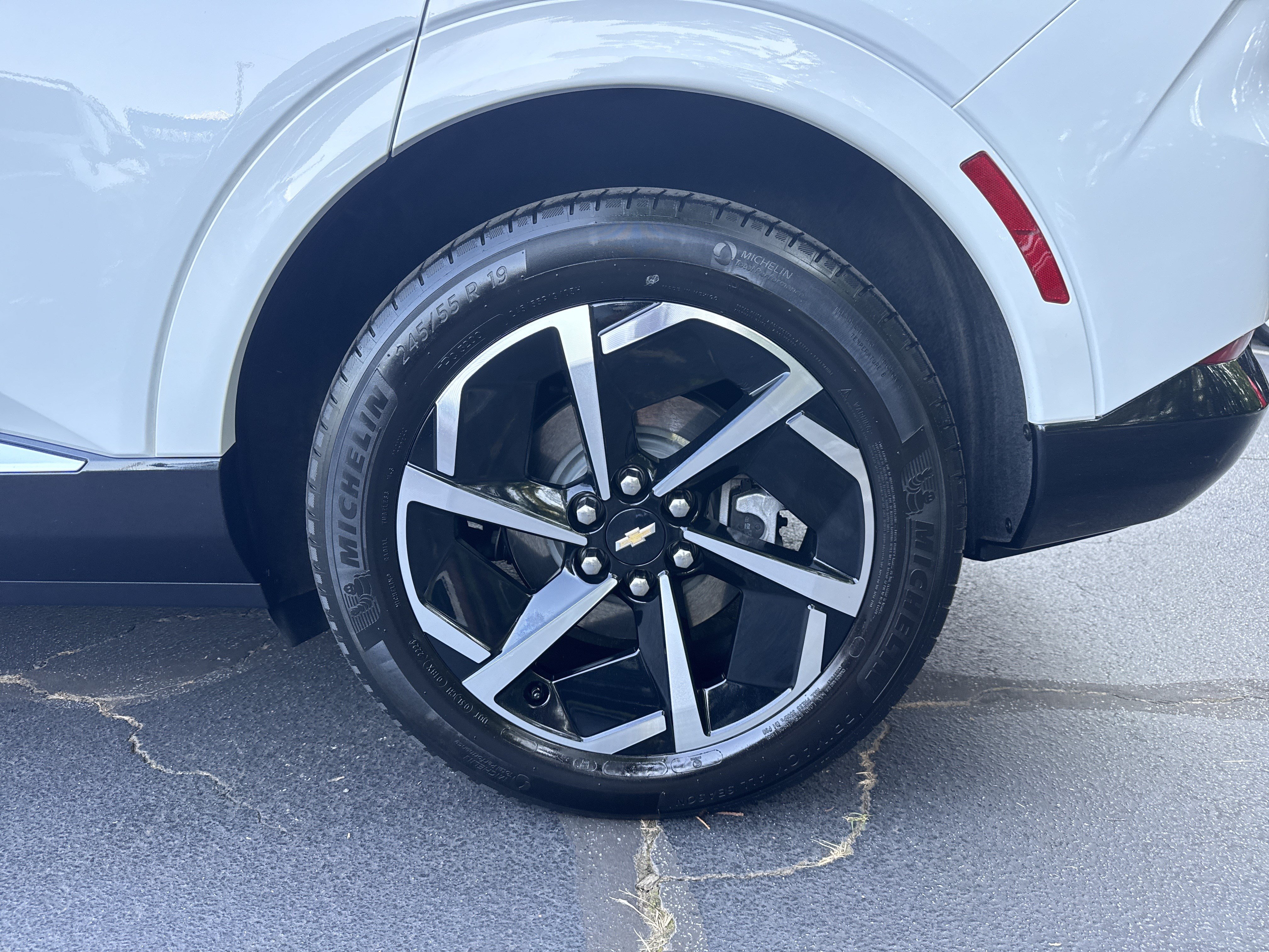 Certified 2024 Chevrolet Equinox EV LT FWD image 20