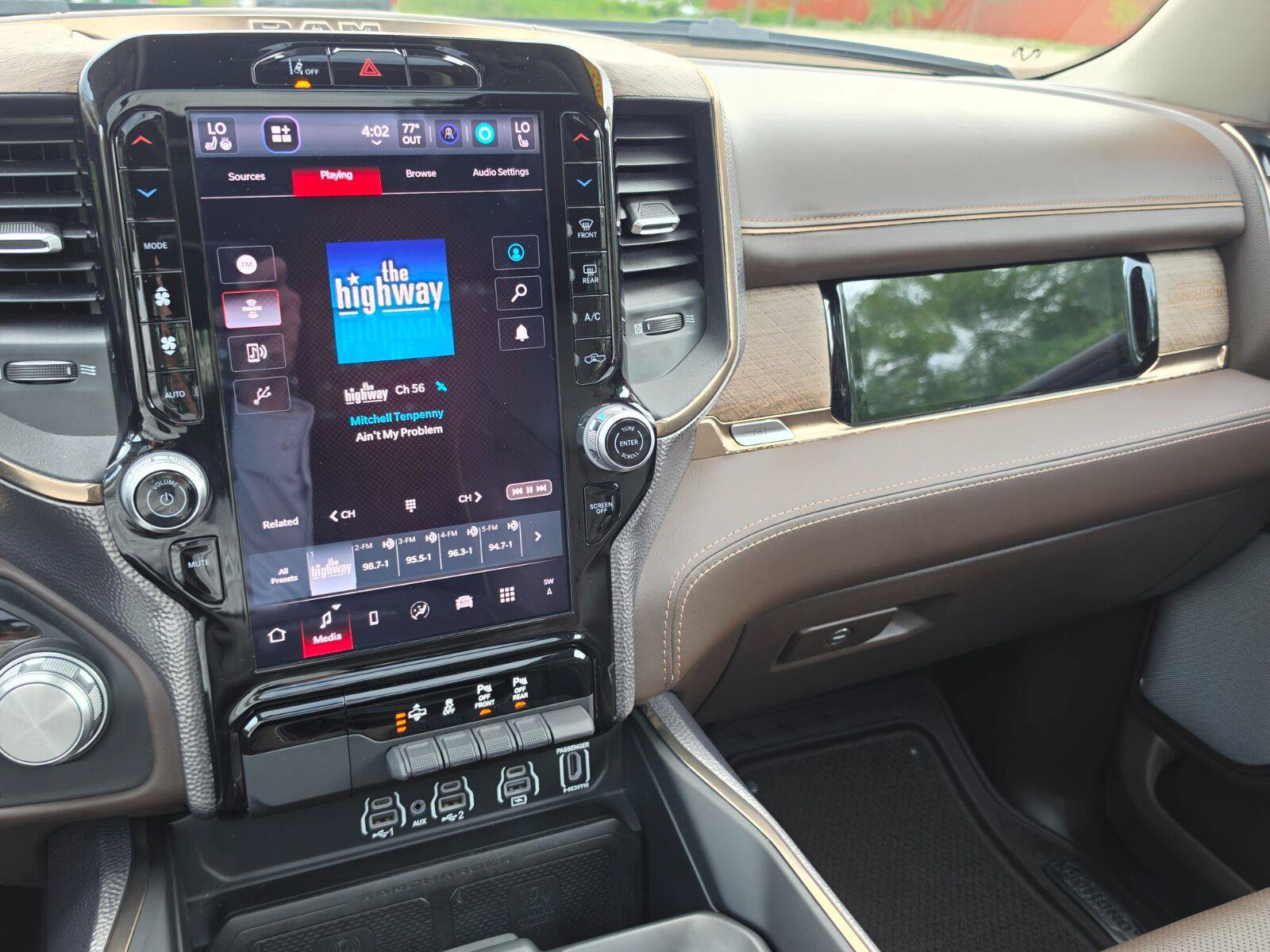 Used 2025 RAM 1500 Limited AWD/4WD image 8