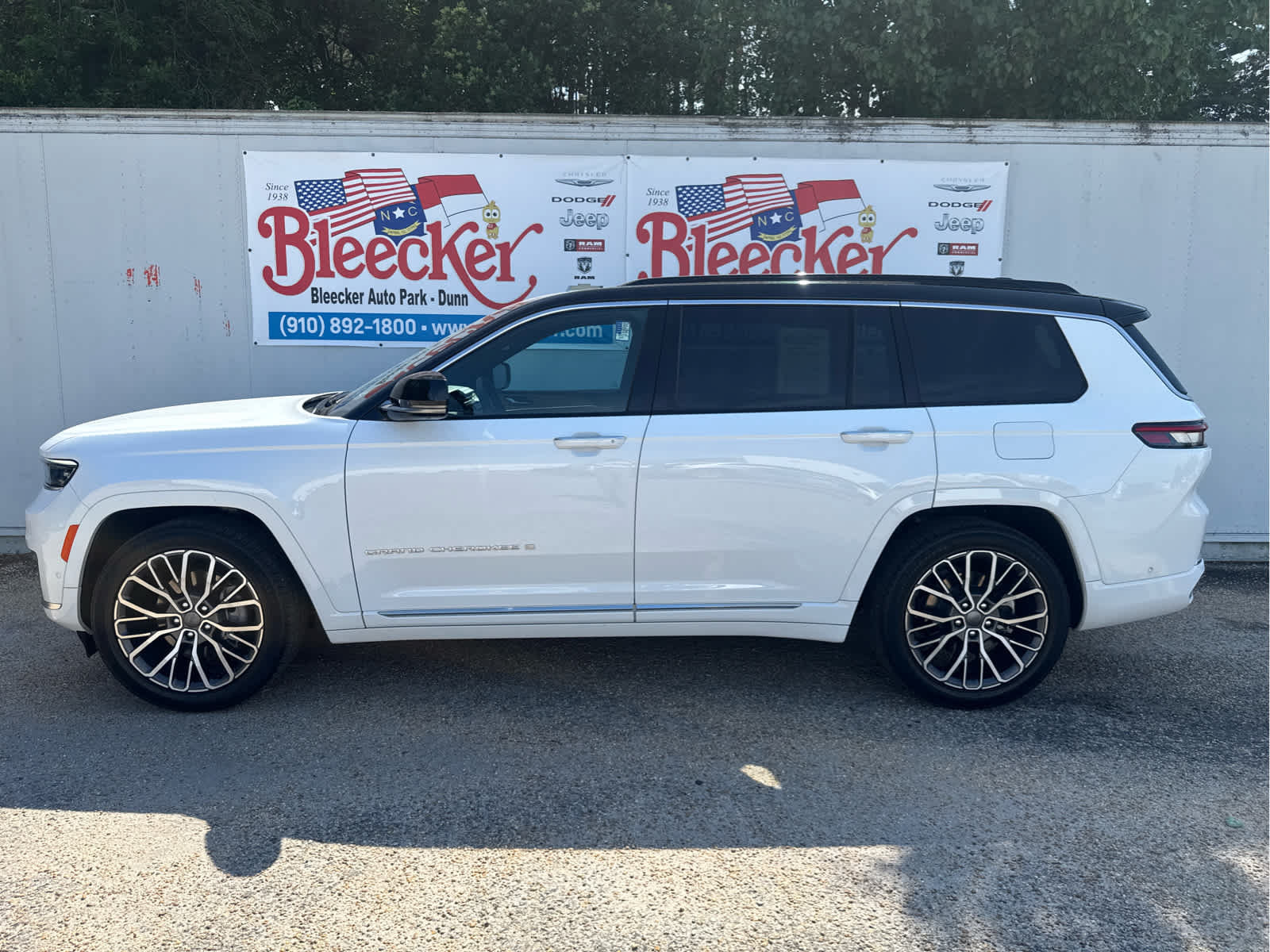 Used 2025 Jeep Grand Cherokee L Summit AWD/4WD image 7