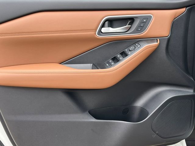 New 2026 Nissan Rogue Platinum image 12