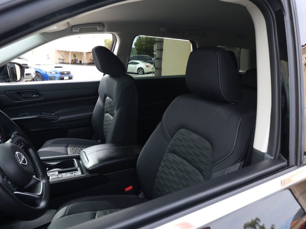 Used 2025 Nissan Pathfinder S w/ Cargo Package image 15