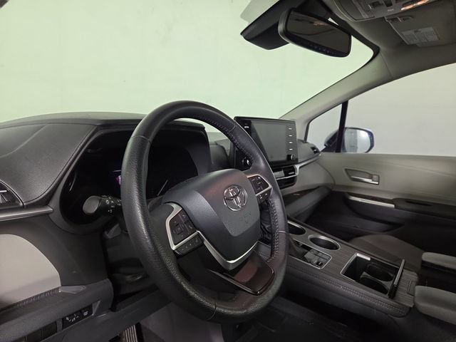 Used 2021 Toyota Sienna XLE w/ XLE Plus Package FWD image 15
