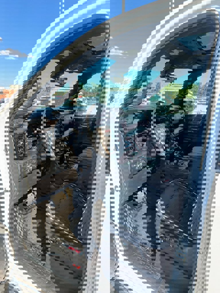 Used 2024 GMC Sierra 1500 AT4X image 9