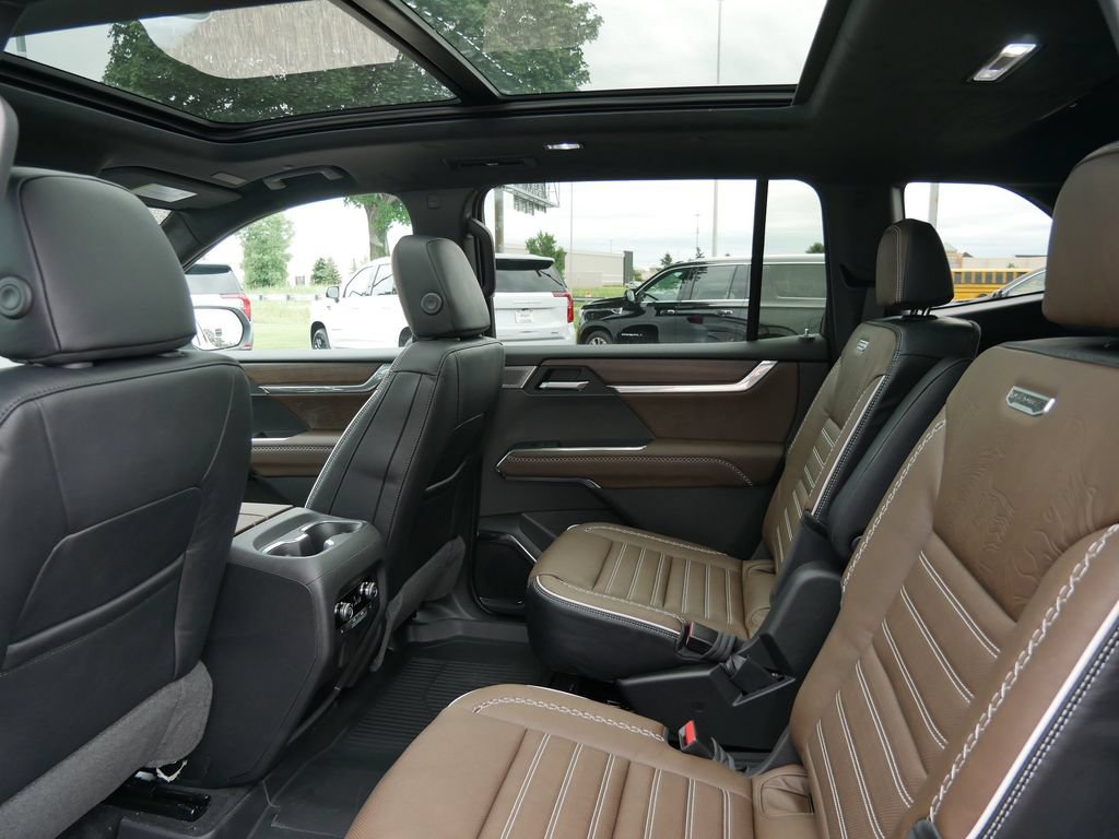 New 2026 GMC Acadia Denali Ultimate w/ LPO, Floor Liner Package AWD/4WD image 7