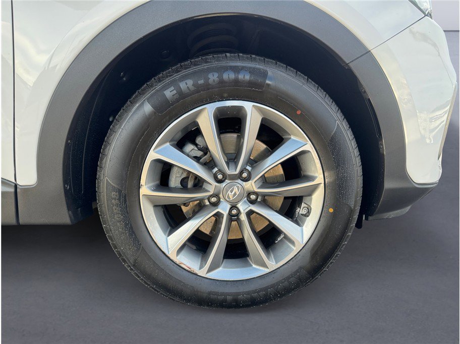 Used 2017 Hyundai Santa Fe Limited w/ Cargo Package image 8