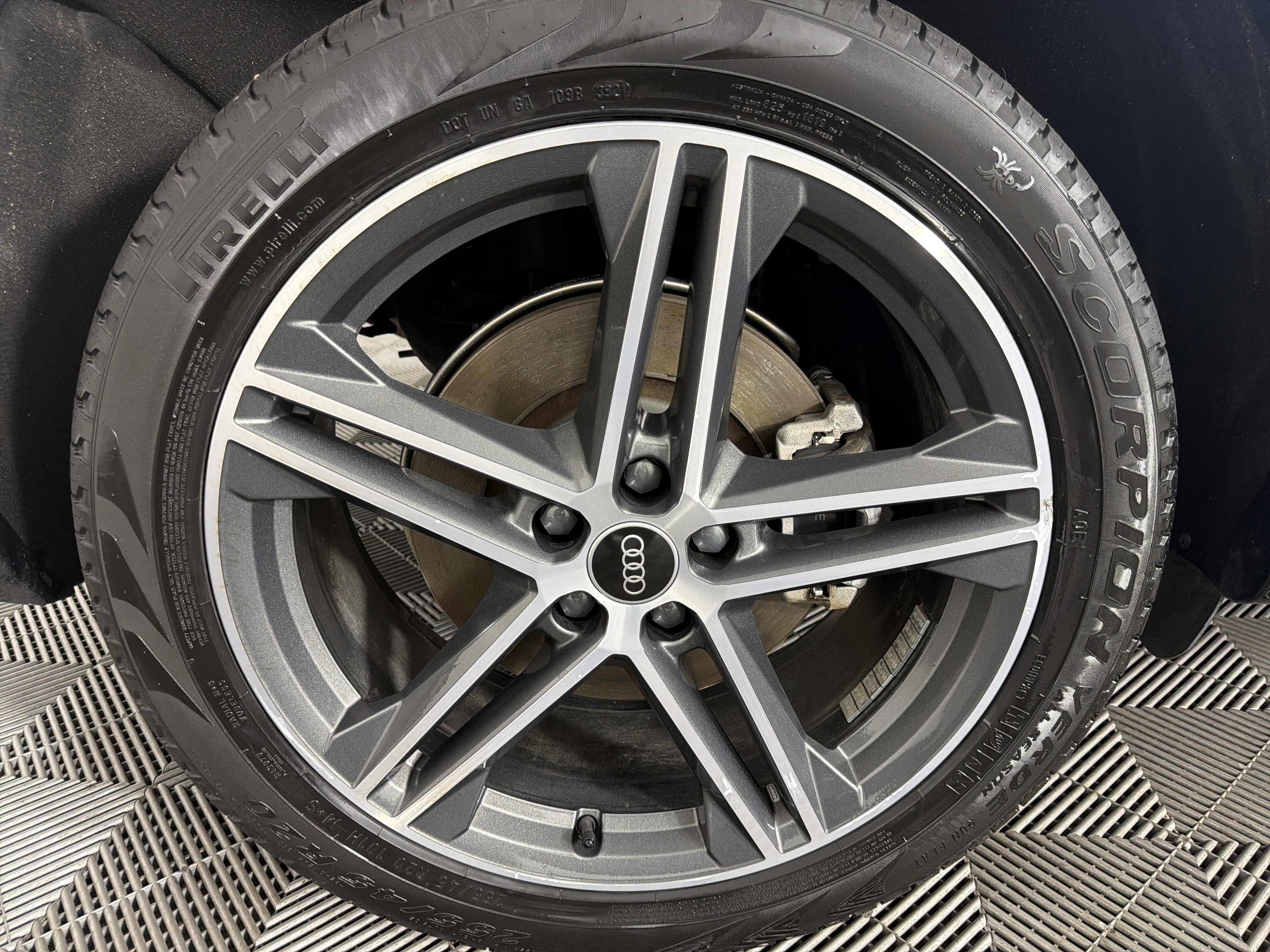 Used 2021 Audi Q5 e Premium Plus w/ Premium Plus Package image 27