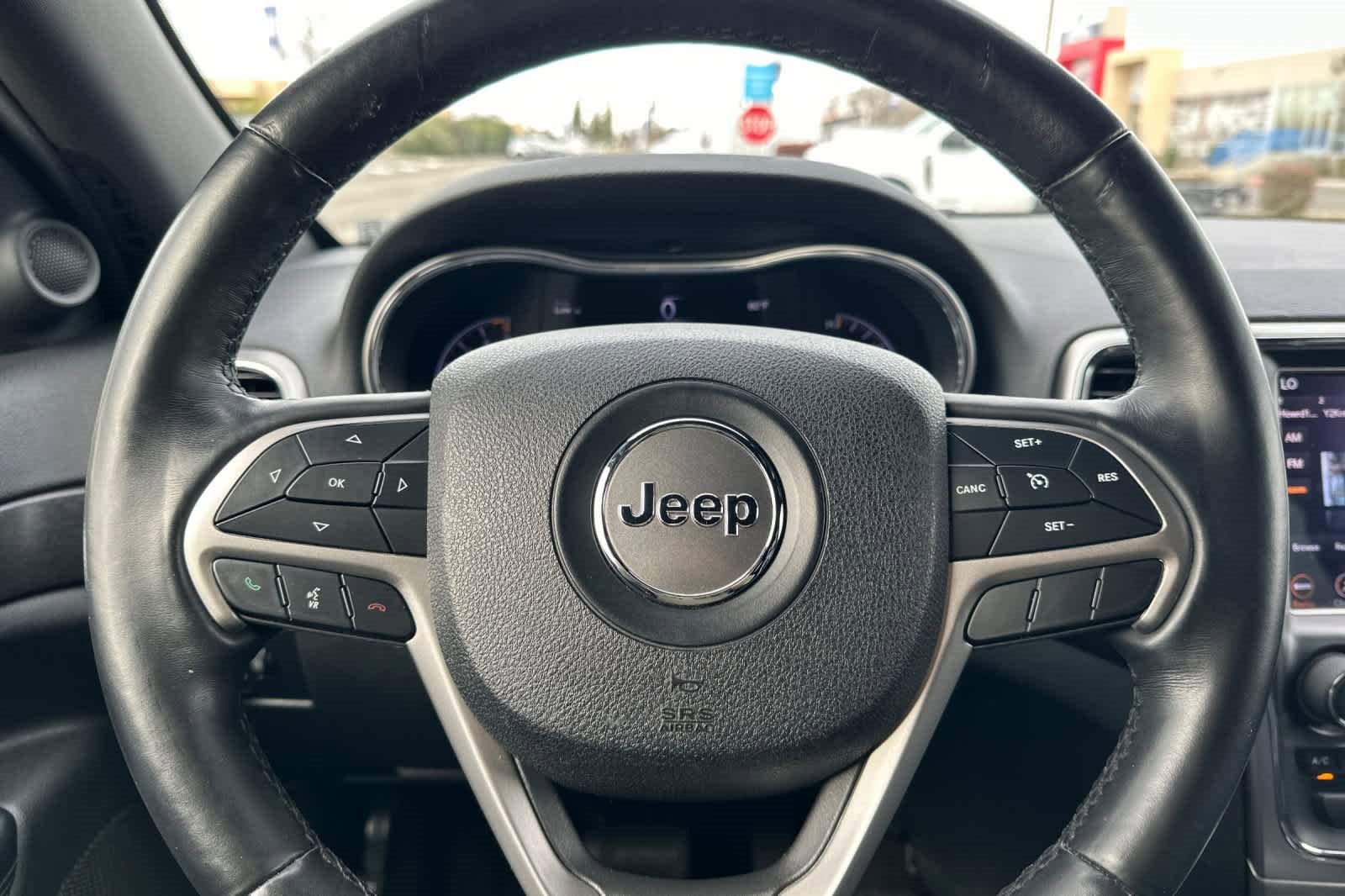 Used 2018 Jeep Grand Cherokee Altitude image 24