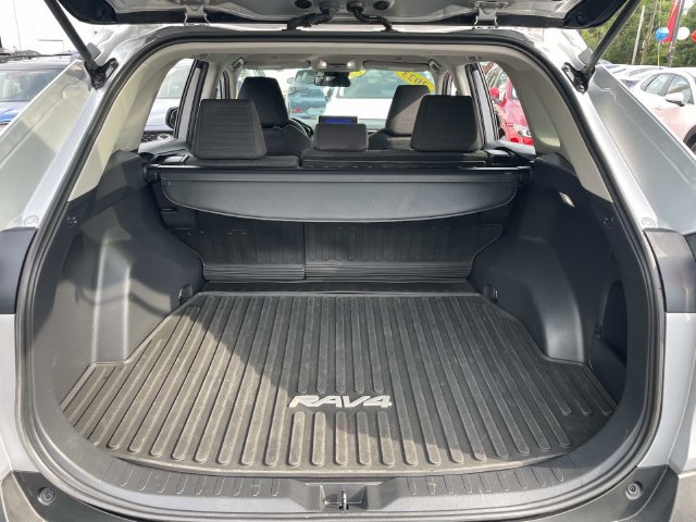 Used 2023 Toyota RAV4 LE AWD/4WD image 9