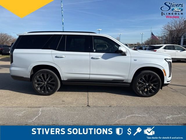 Used 2026 Cadillac Escalade Platinum Sport w/ LPO, ONYX Package image 3