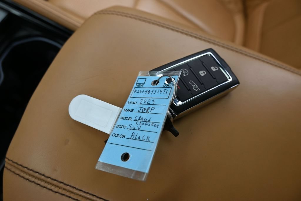 Used 2023 Jeep Grand Cherokee L Summit AWD/4WD image 31