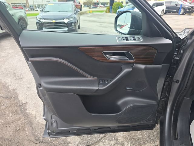 Used 2019 Jaguar F-PACE Prestige image 12