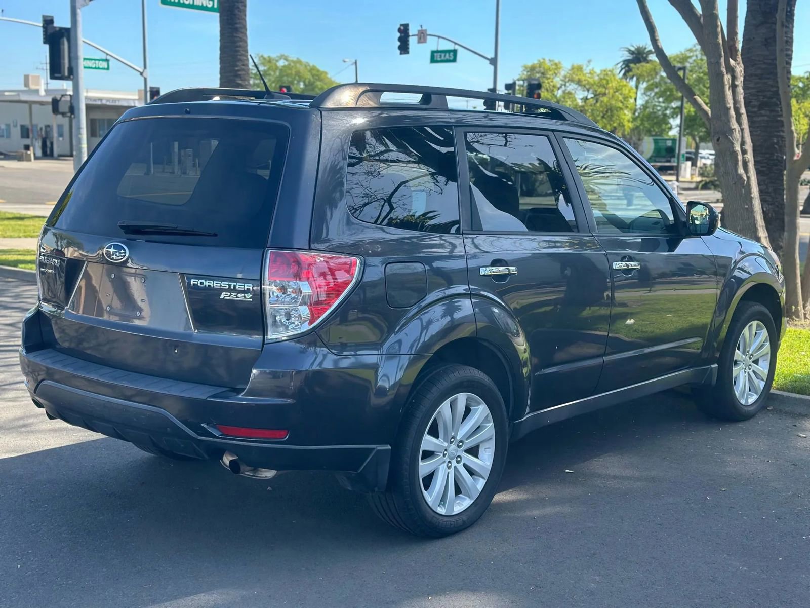 Used 2013 Subaru Forester 2.5X Premium image 23