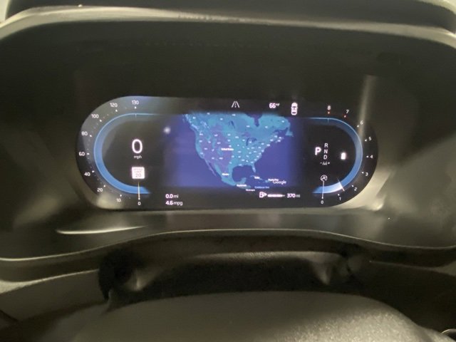 Used 2025 Volvo XC40 B5 Core image 16