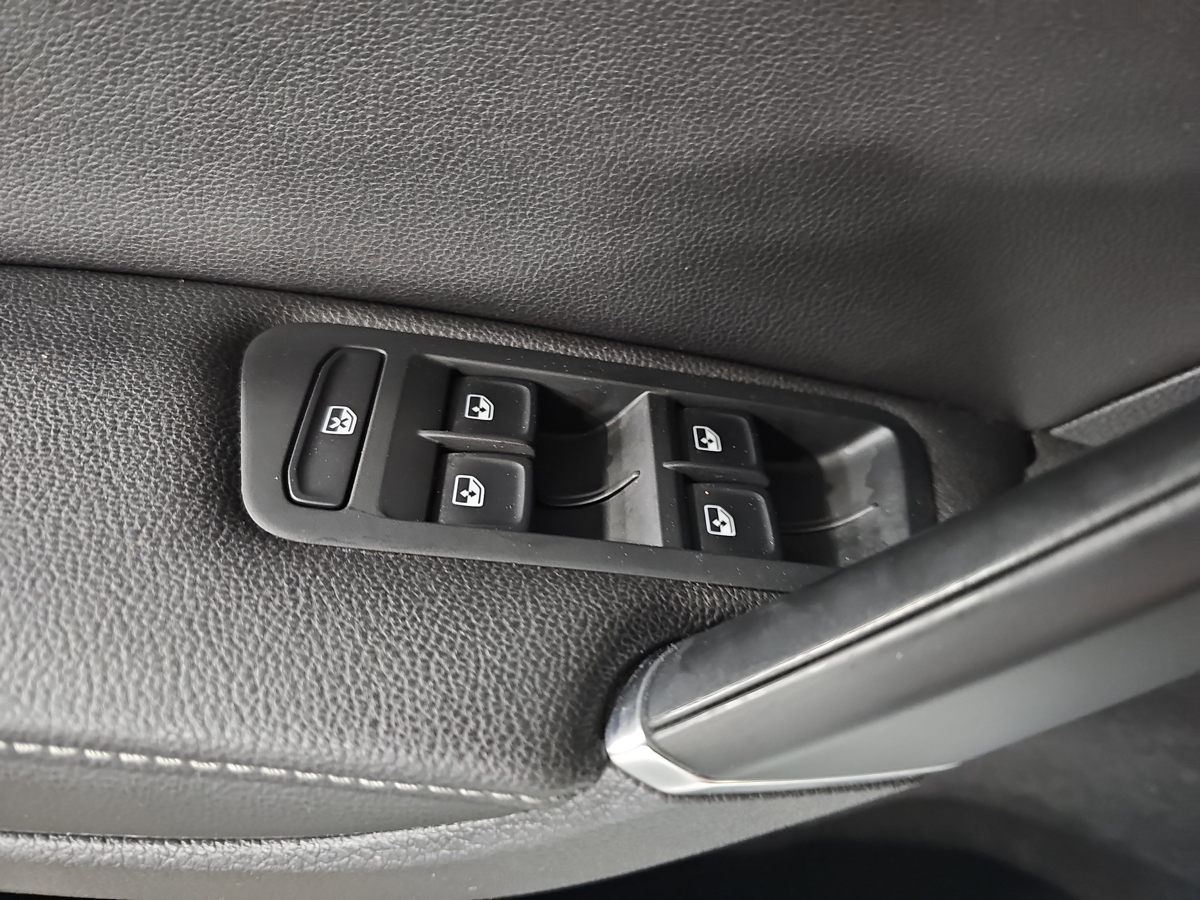 Used 2019 Volkswagen Golf SE FWD image 27