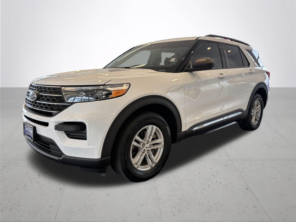 Used 2024 Ford Explorer XLT AWD/4WD image 2