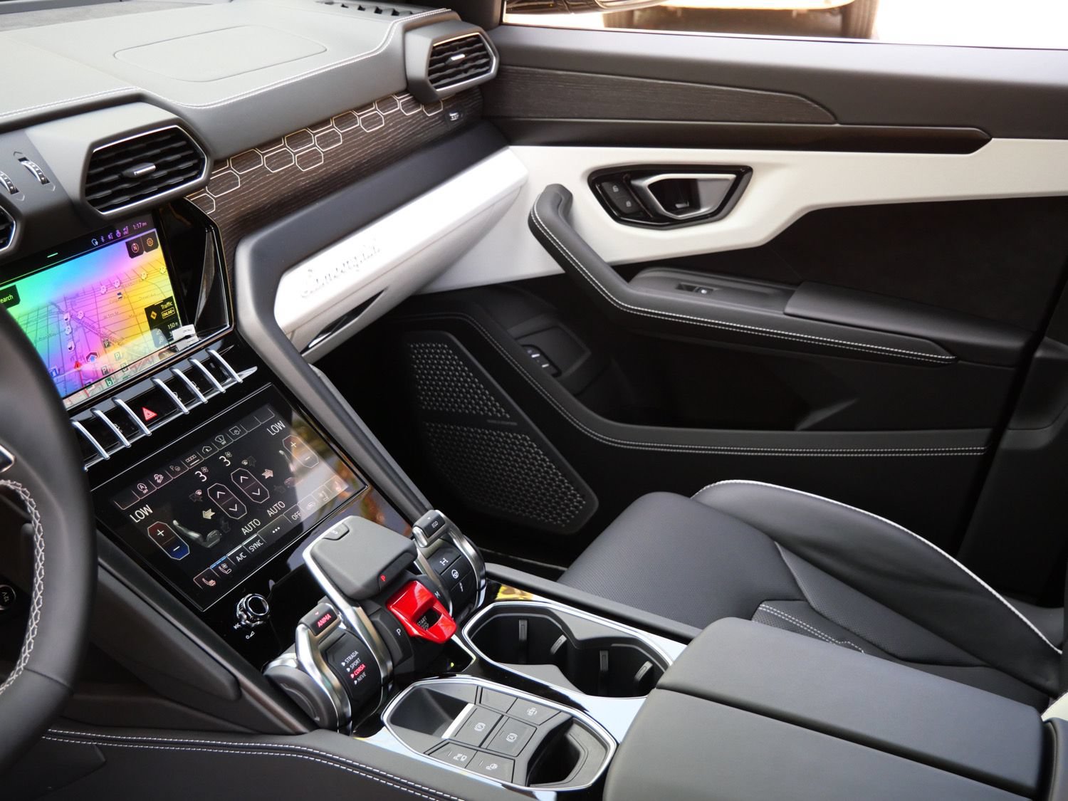 Used 2024 Lamborghini Urus S AWD/4WD image 16