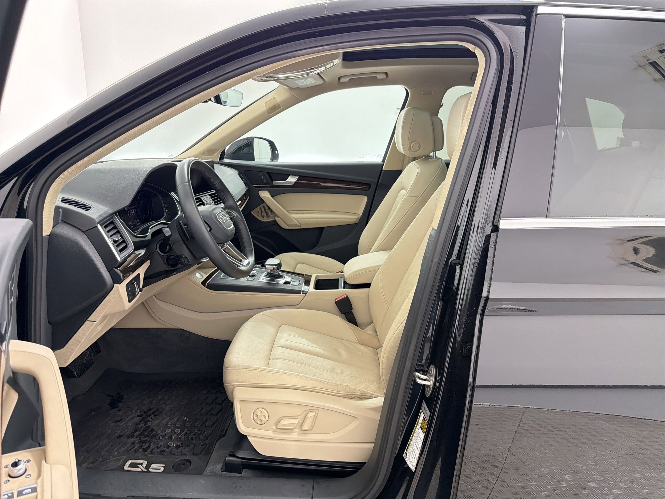 Used 2019 Audi Q5 Premium Plus w/ Premium Plus Package image 5