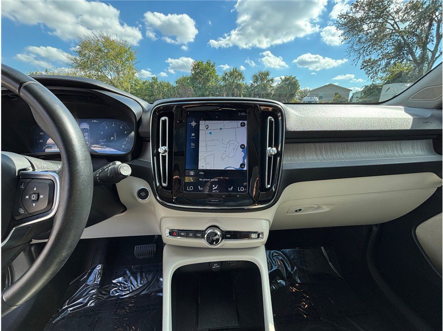 Used 2020 Volvo XC40 T5 Inscription w/ Protection Package image 11