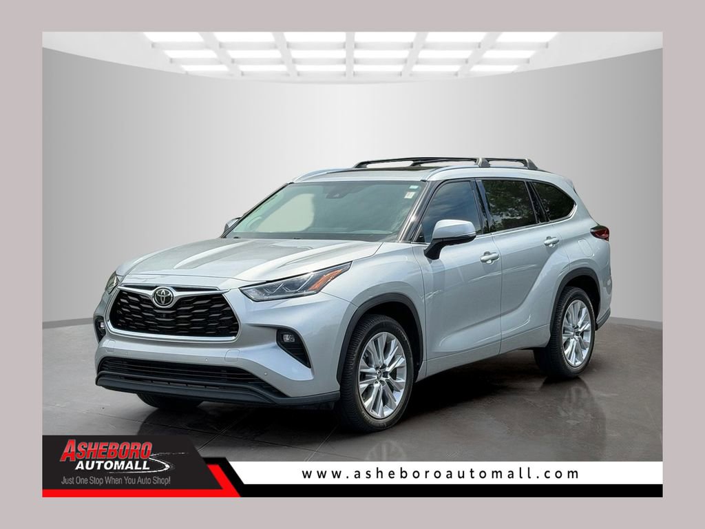 Used 2021 Toyota Highlander Limited FWD image 1