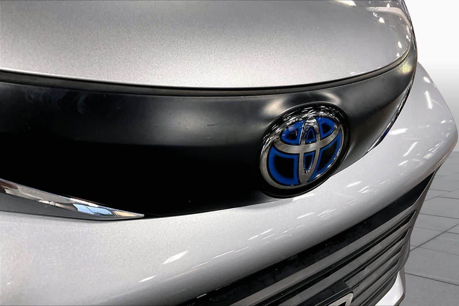 Used 2024 Toyota Sienna LE FWD image 28