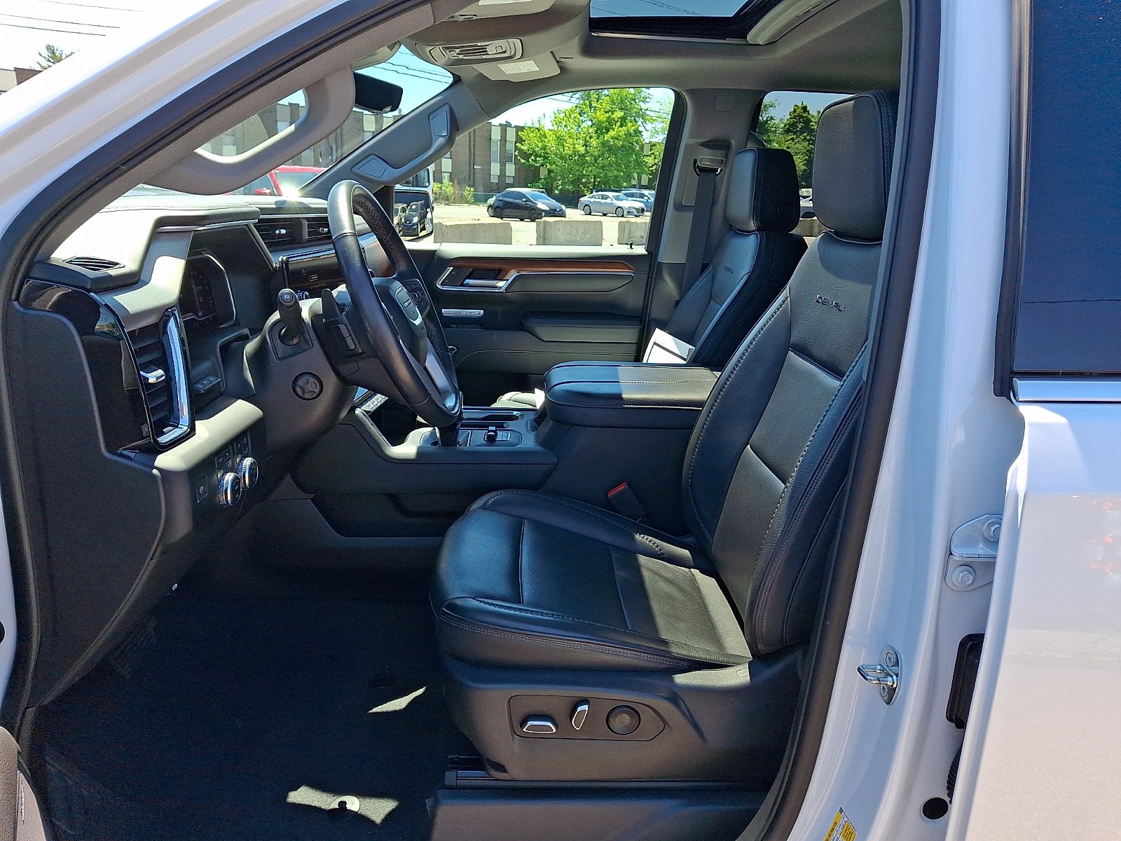 Used 2023 GMC Sierra 1500 Denali w/ Denali Reserve Package AWD/4WD image 13