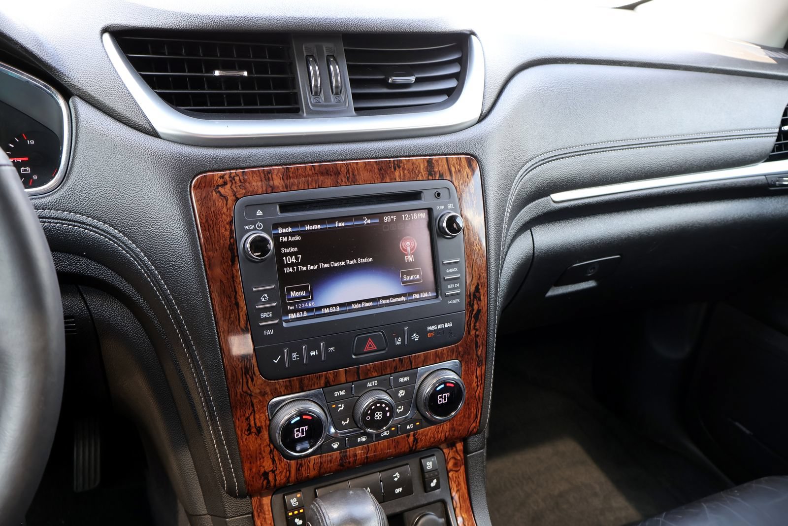 Used 2014 Chevrolet Traverse LTZ FWD image 22