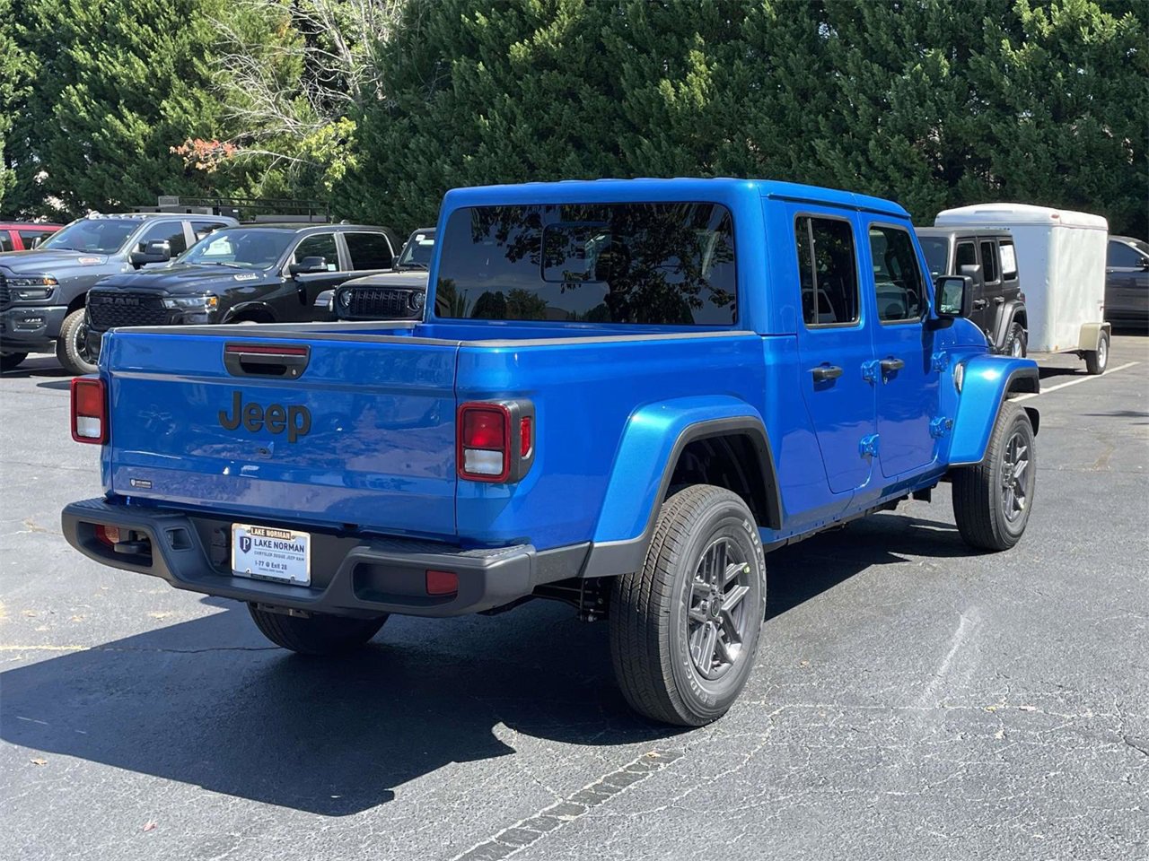 New 2025 Jeep Gladiator Sport image 9