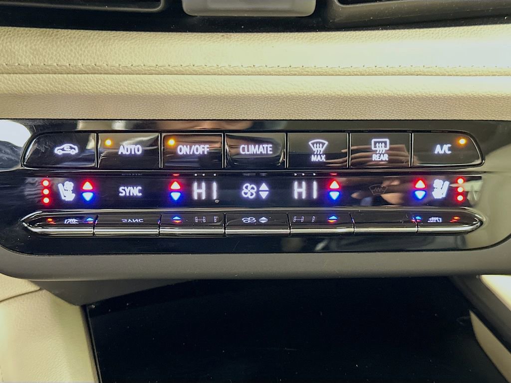 Used 2022 Buick Envision Avenir w/ Technology Package II image 16