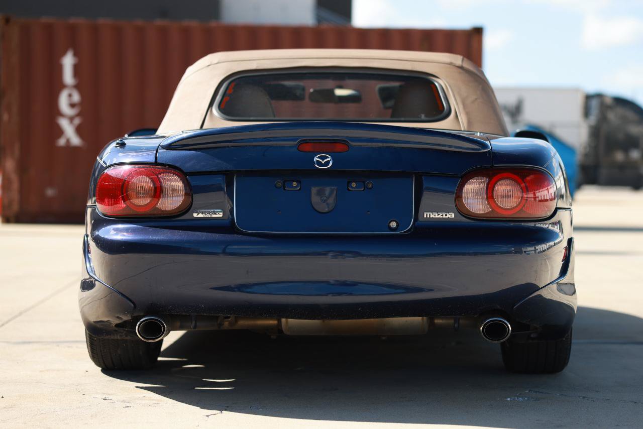 Used 2002 MAZDA MX-5 Miata RWD image 9