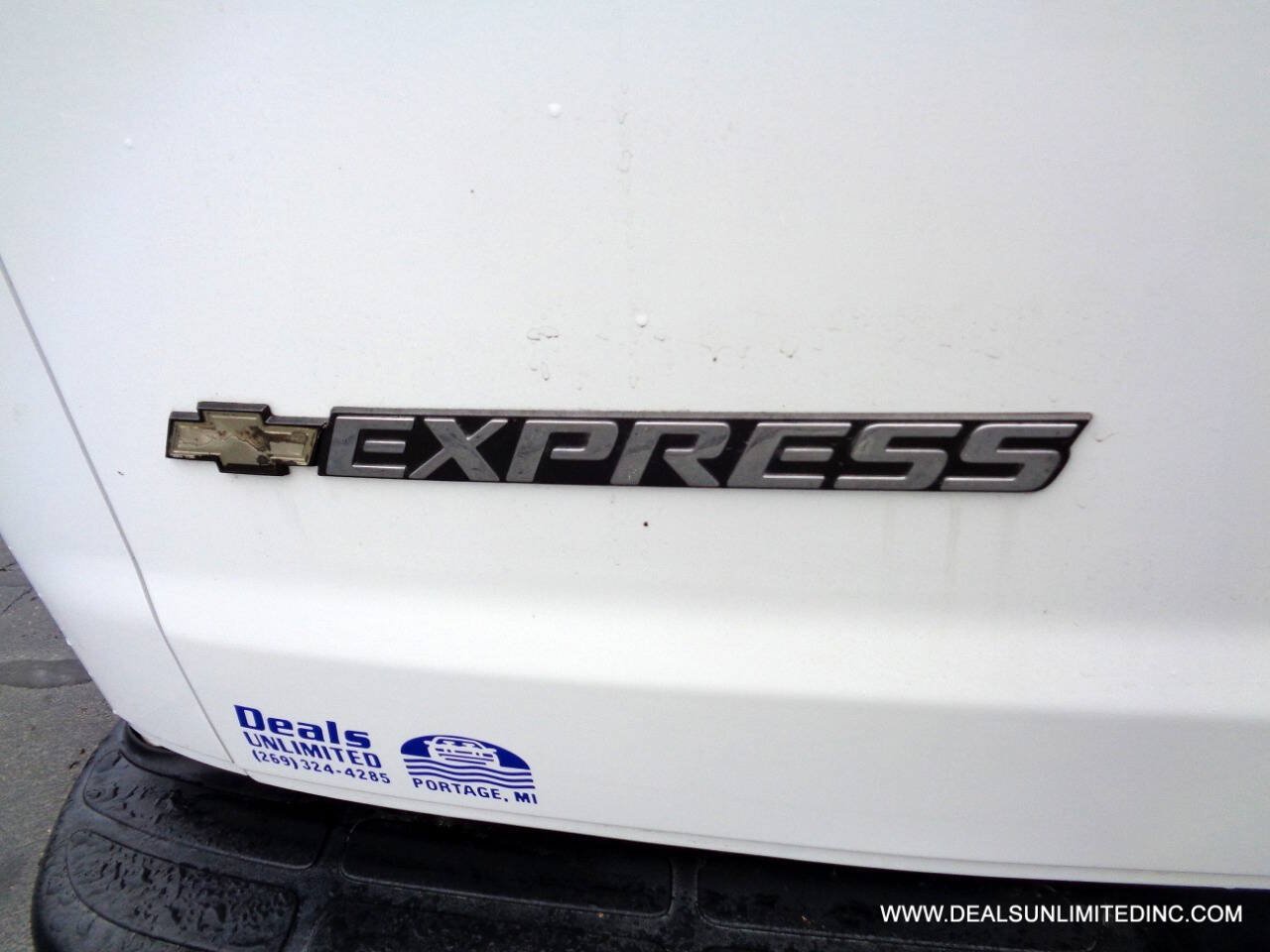 Used 2019 Chevrolet Express 2500 w/ Driver Convenience Package RWD image 5