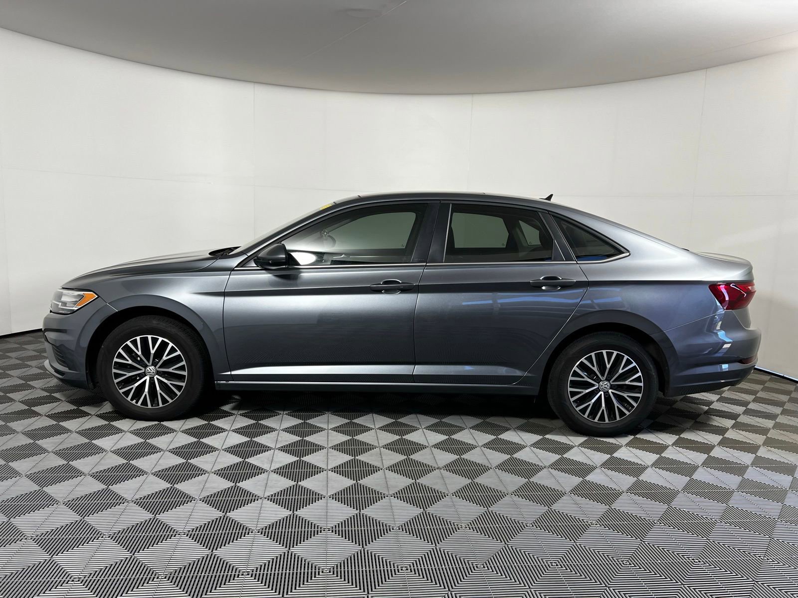 Used 2021 Volkswagen Jetta SE w/ SE Cold Weather Package image 8
