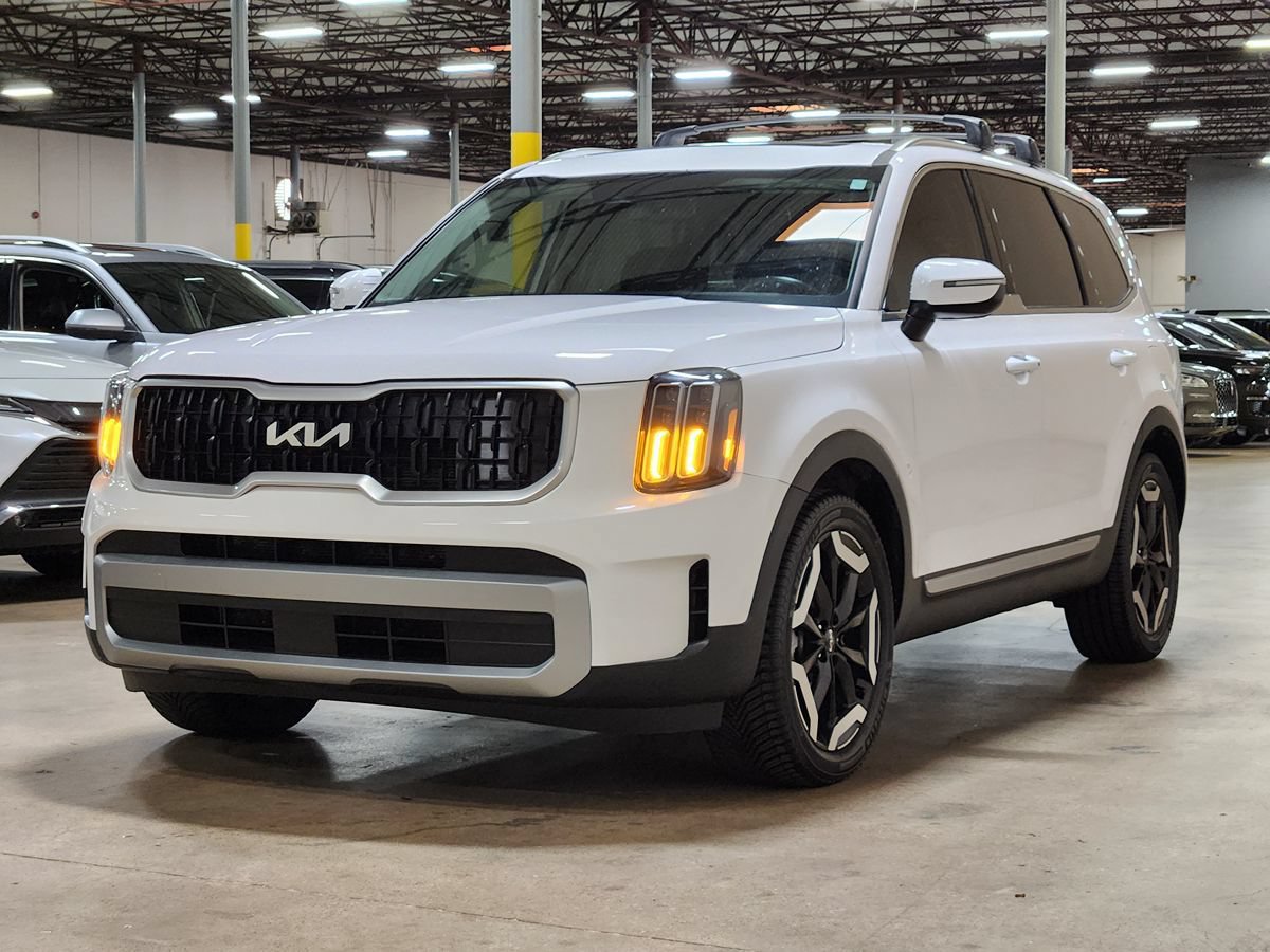 Used 2024 Kia Telluride EX w/ EX Captain's Chair Package FWD image 4