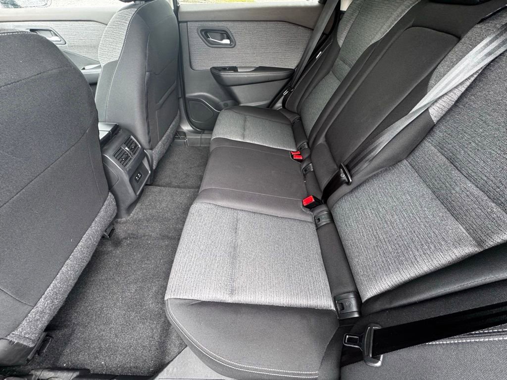 Used 2023 Nissan Rogue SV AWD/4WD image 14
