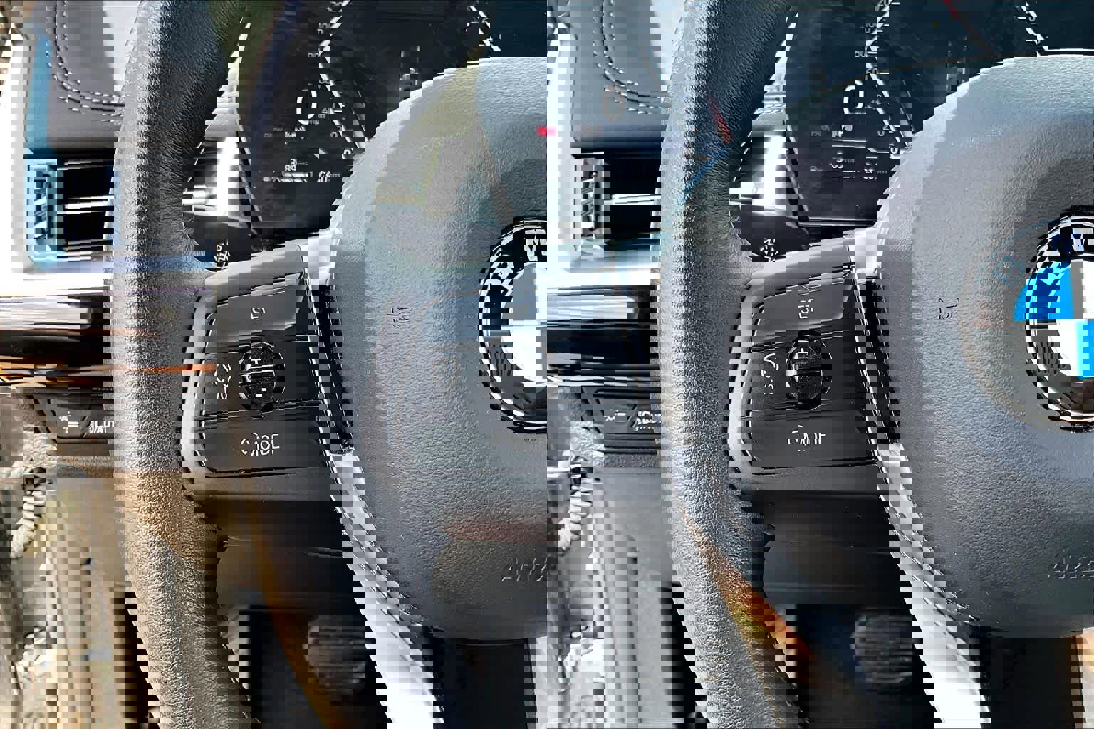 Used 2025 BMW X1 xDrive28i w/ Convenience Package image 22