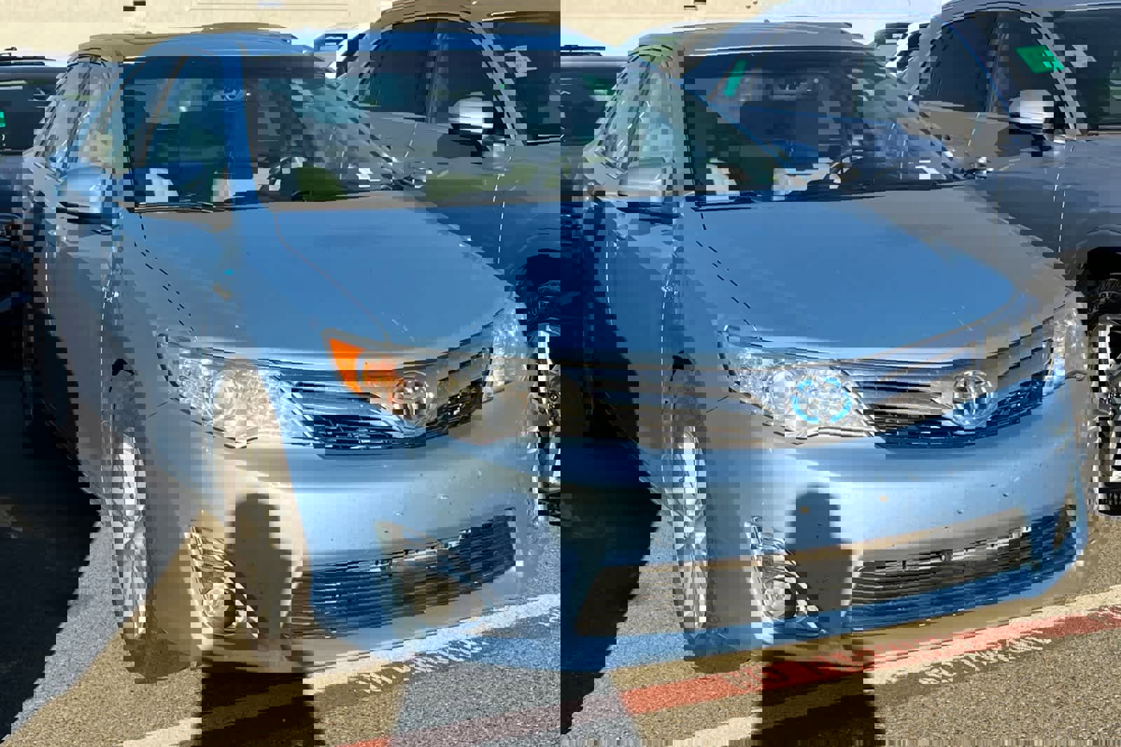 Used 2012 Toyota Camry XLE w/ Leather Pkg image 3