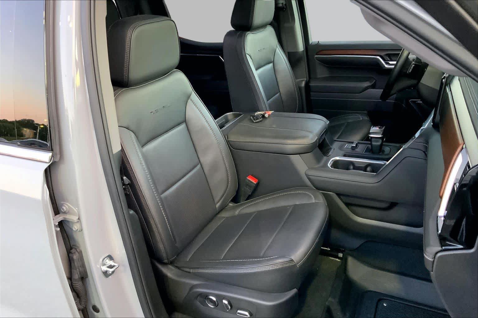 Used 2025 GMC Sierra 1500 Denali w/ Technology Package AWD/4WD image 8