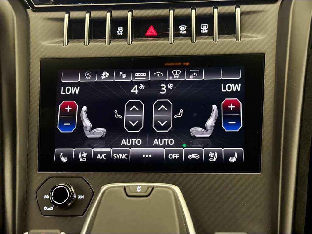 Used 2023 Lamborghini Urus Performante AWD/4WD image 16