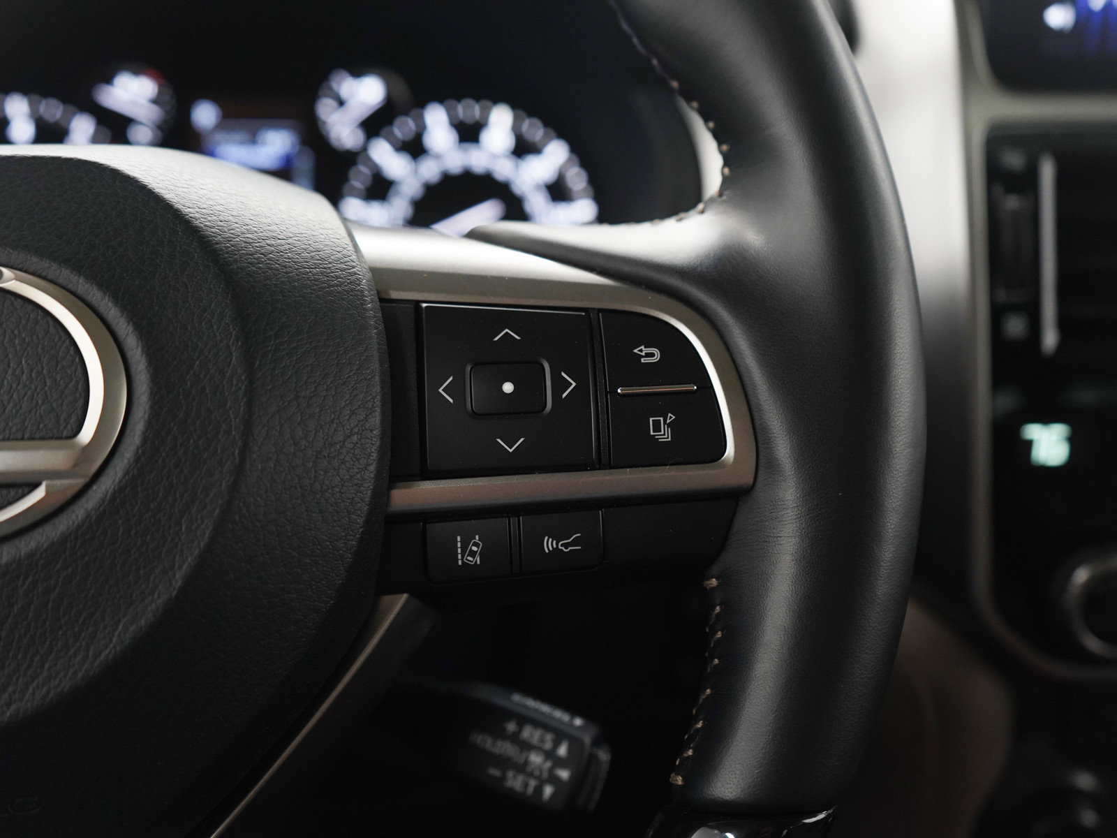 Used 2023 Lexus GX 460 Premium w/ Premium Package image 32