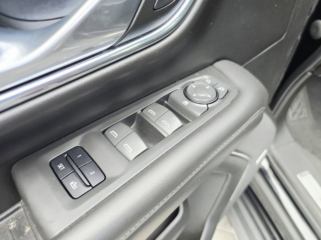 Used 2023 Chevrolet Suburban LT image 20