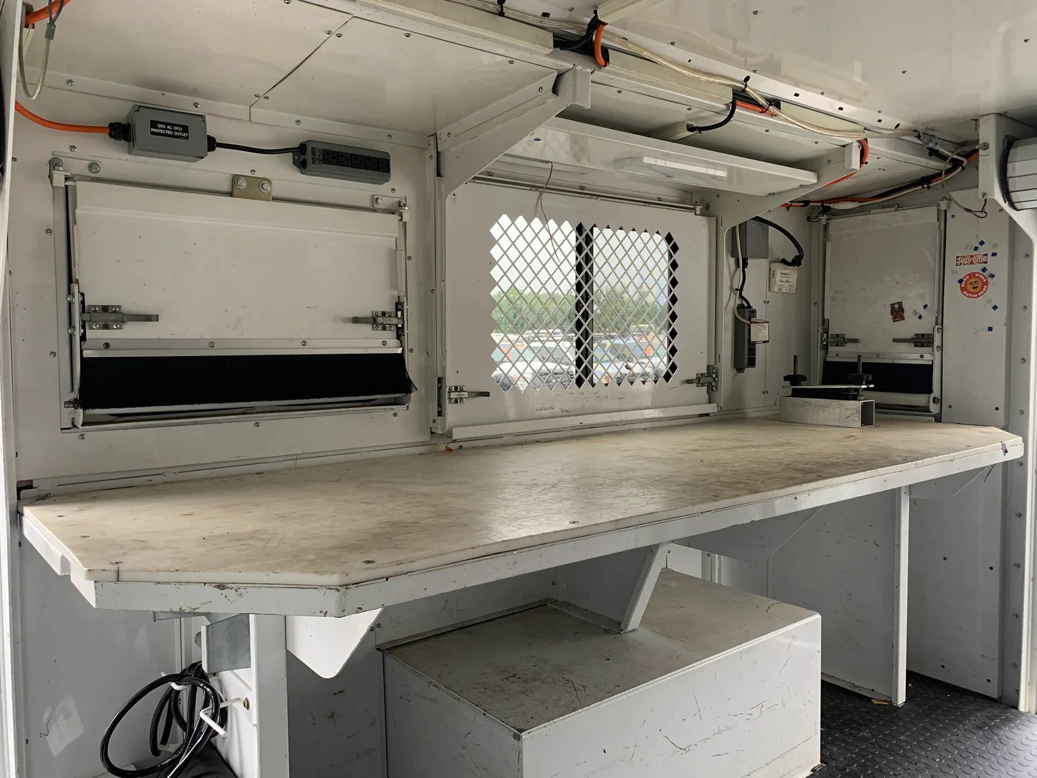 Used 2019 Ford E-350 and Econoline 350 Super Duty RWD image 24